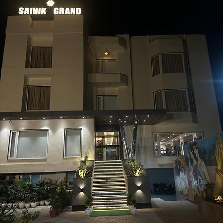 Hotel Sainik Grand พาราณสี ภายนอก รูปภาพ