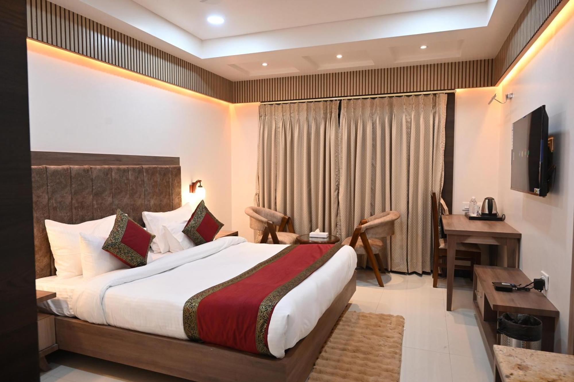 Hotel Sainik Grand พาราณสี ภายนอก รูปภาพ