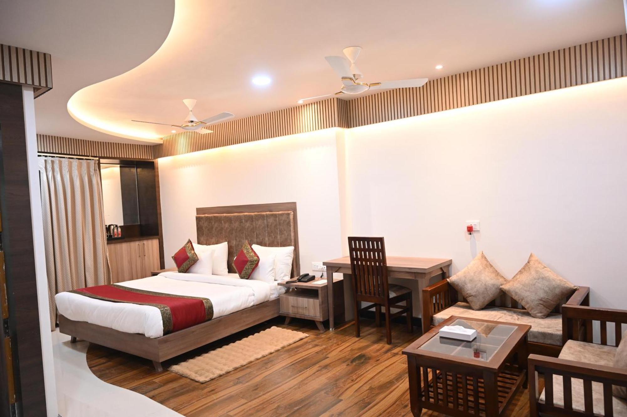 Hotel Sainik Grand พาราณสี ภายนอก รูปภาพ