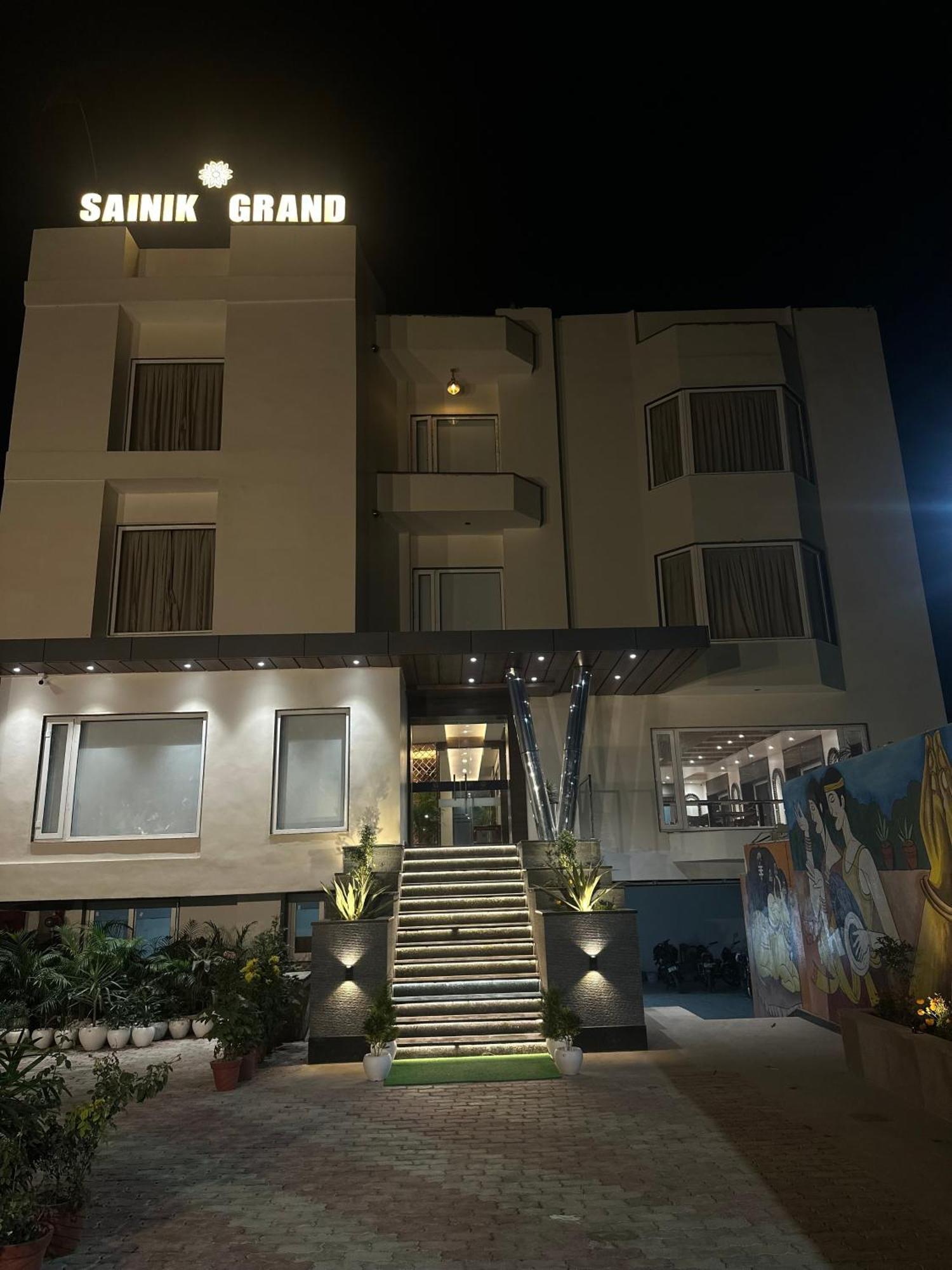 Hotel Sainik Grand พาราณสี ภายนอก รูปภาพ